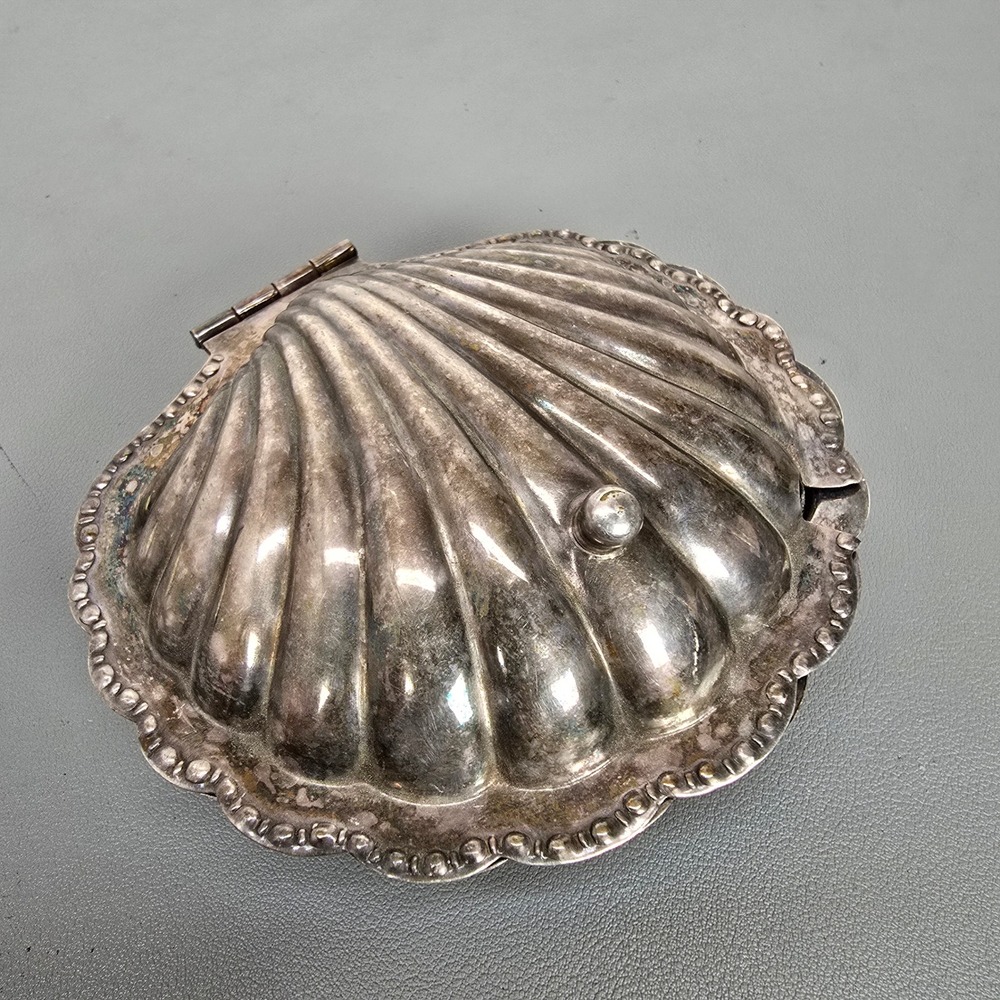 Vintage Cheltenham Silver Plate England Scalloped Clam Shell Butter Dish